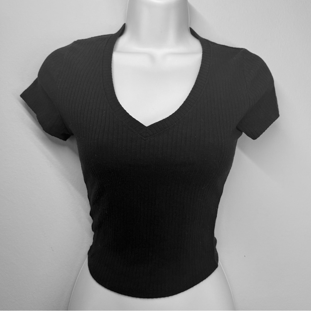 Black Ribbed V-Neck Fitted Crop Top Size Small